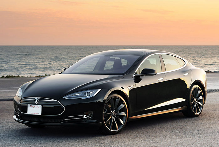 Tesla S - O sedã elétrico com aparência esportiva