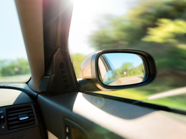 4 maneiras de ajustar o retrovisor que ajudam a diminuir o ponto cego