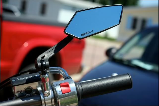 Como ajustar o retrovisor da moto?