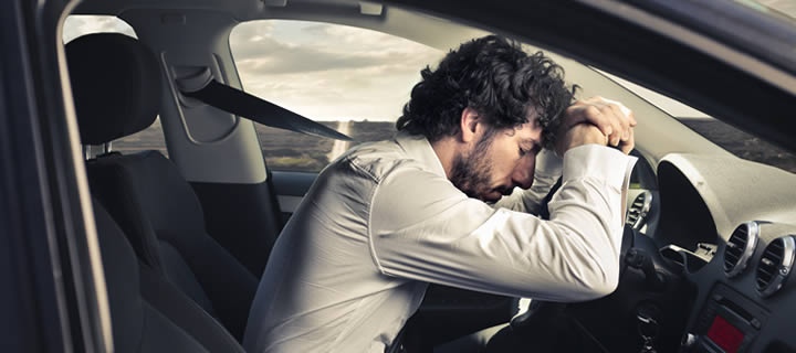 Está cansado, mas precisa dirigir? Saiba o que fazer para ter uma viagem tranquila