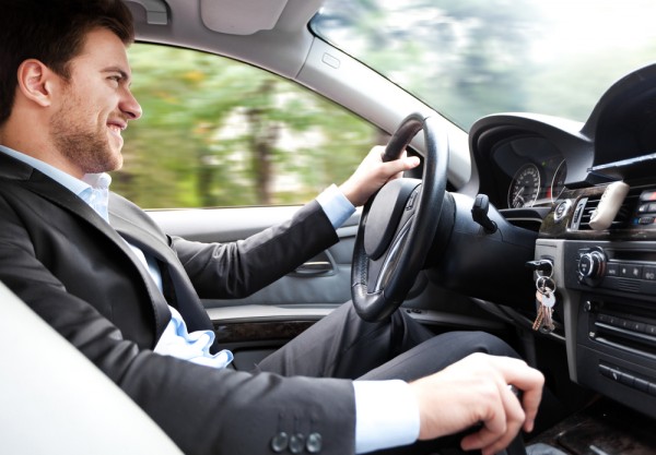 Como usar a embreagem do carro?